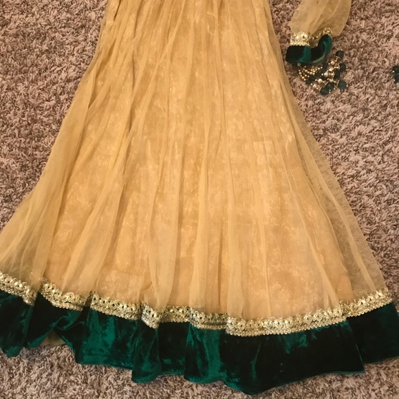 Beautiful 3 piece outfit - Picture 7 of 8